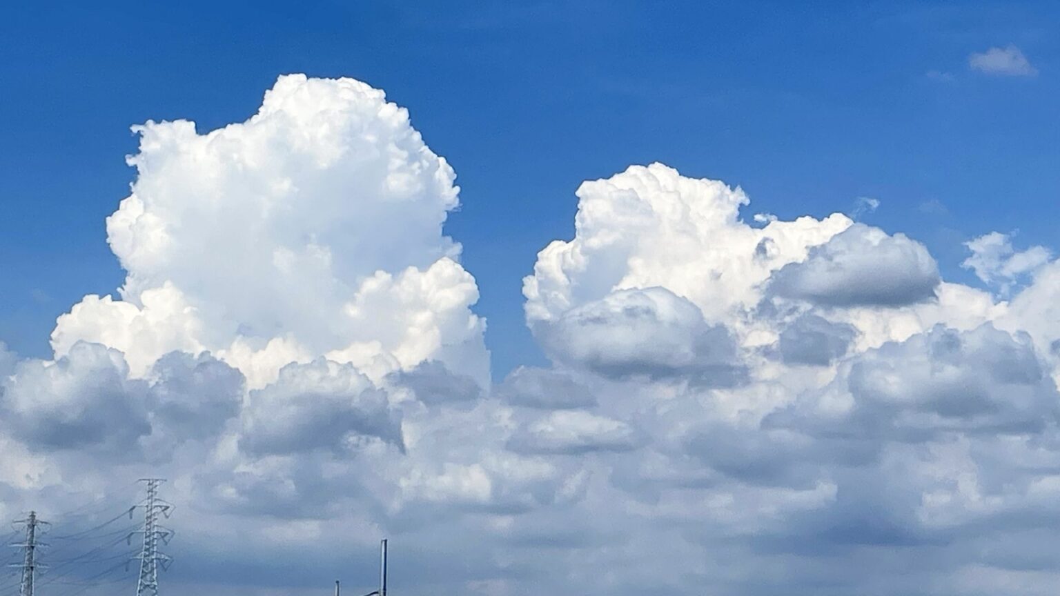 【画像で解説】雲の種類や名前は？見分け方や特徴 | ハルノヒ − 私のままで、軽やかに暮らす。